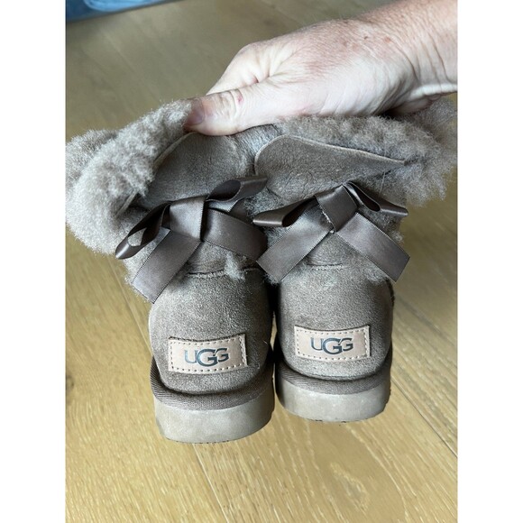 UGG Mini Bailey Bow II Boot size 5 - Picture 1 of 6